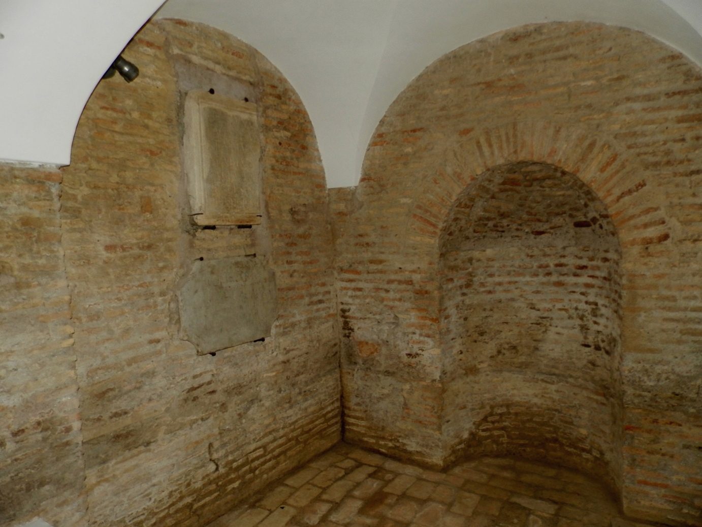 old temple of Esculapio. Rome 14.JPG